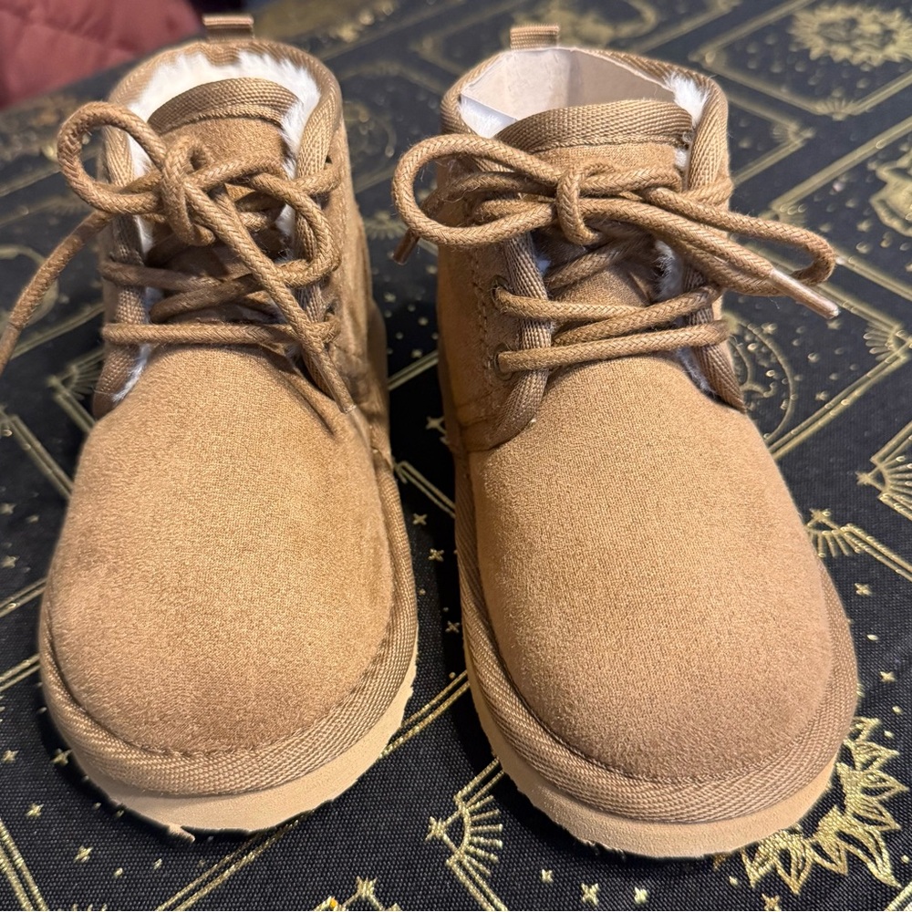 NWT Fur-lined Lace-Up Boots for Kids